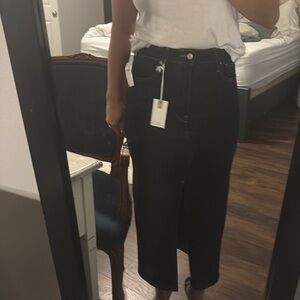 Good American Dark indigo Denim midi Skirt with Front Slit